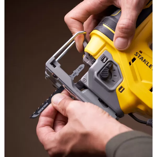 Aku bezuhlíková přímopčará pila V20 18V bez aku Stanley FatMax SFMCS650B