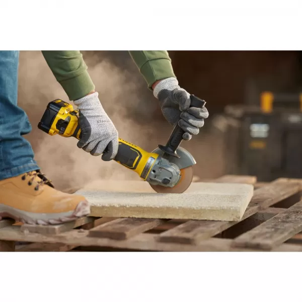 Aku úhlová bruska 125mm V20 18V 2x4,0Ah Stanley FatMax SFMCG700M2K