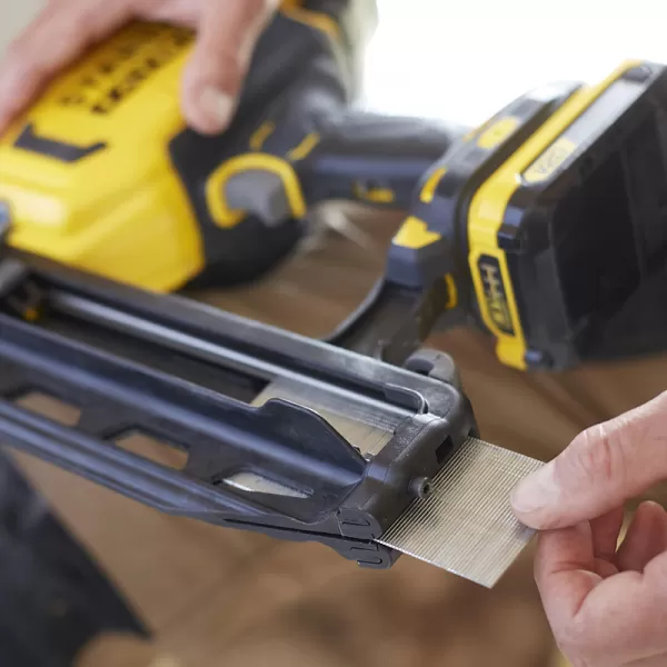 Aku hřebíkovačka V20 18V bez aku Stanley FatMax SFMCN616B