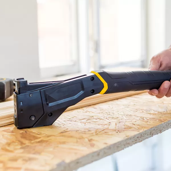 Bezodskokové sponkovací kladivo Stanley FMHT81394-9