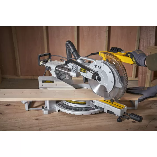 Pokosová pila 254 mm 1800 W s pojezdem Stanley SM1800