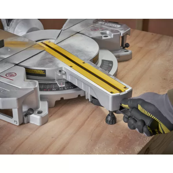 Pokosová pila 254 mm 1800 W s pojezdem Stanley SM1800